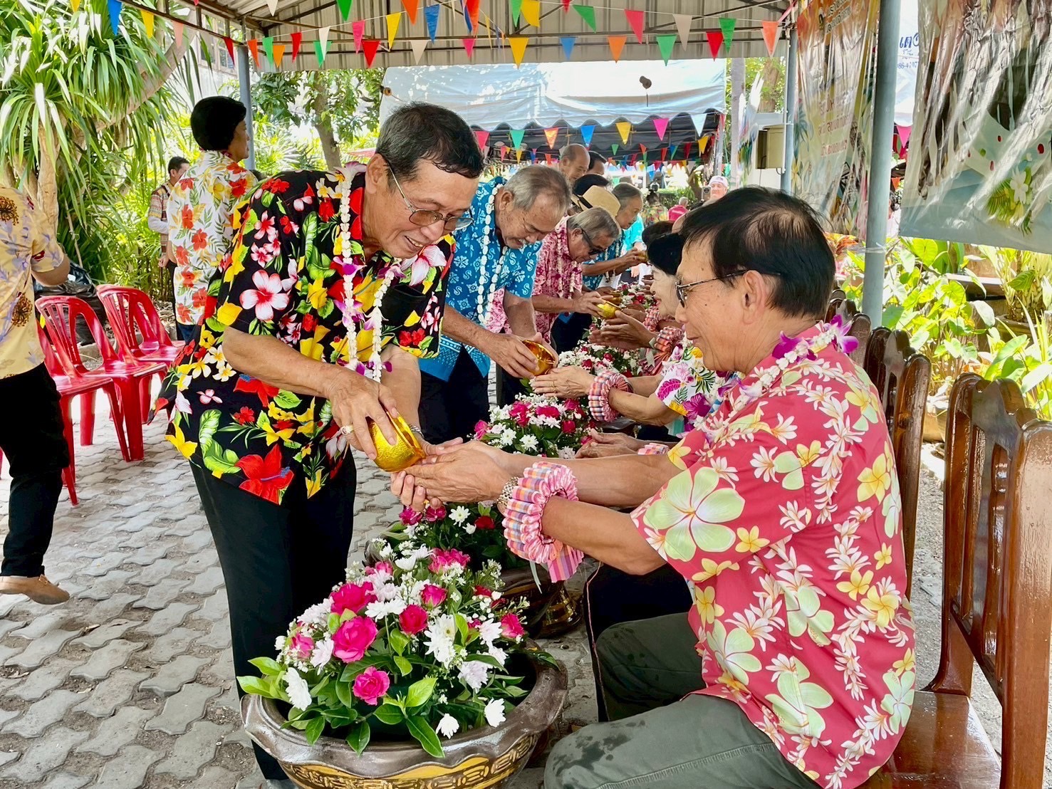 💧💦 พช.ราชบุรี ร่วมกับ ชมรมข้าราชการบำนาญพัฒนาชุมชนจังหวัดราชบุรี จัดกิจกรรมสืบสานประเพณีสงกรานต์ ประจำปี พ.ศ. 2568