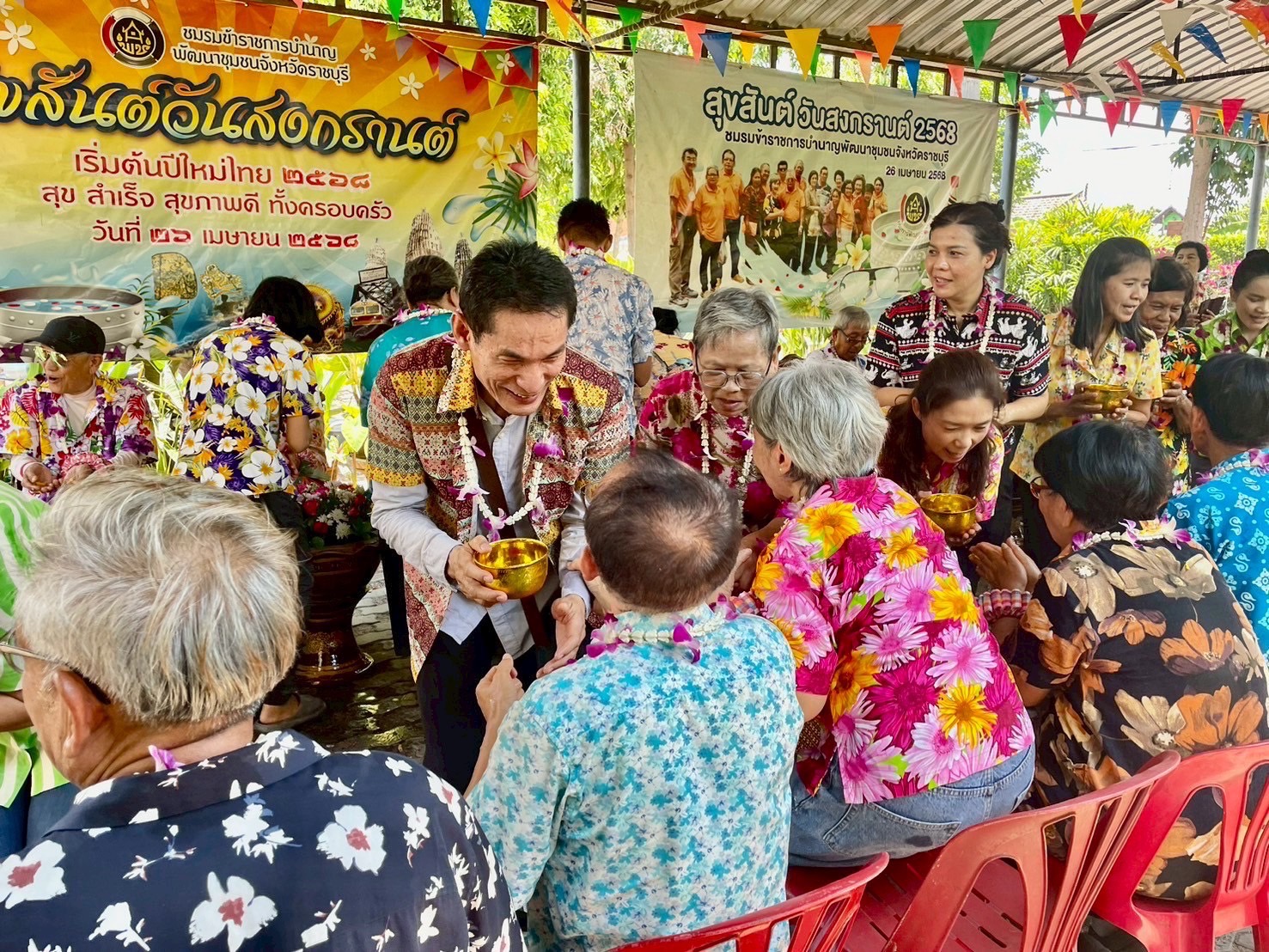 💧💦 พช.ราชบุรี ร่วมกับ ชมรมข้าราชการบำนาญพัฒนาชุมชนจังหวัดราชบุรี จัดกิจกรรมสืบสานประเพณีสงกรานต์ ประจำปี พ.ศ. 2568