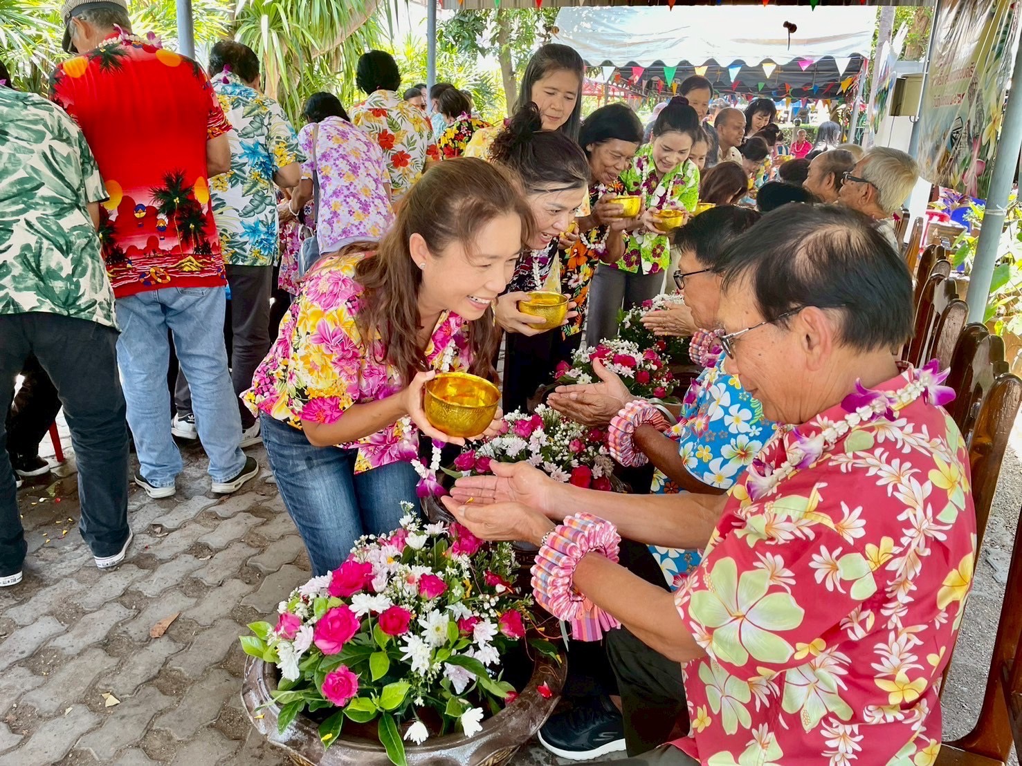 💧💦 พช.ราชบุรี ร่วมกับ ชมรมข้าราชการบำนาญพัฒนาชุมชนจังหวัดราชบุรี จัดกิจกรรมสืบสานประเพณีสงกรานต์ ประจำปี พ.ศ. 2568