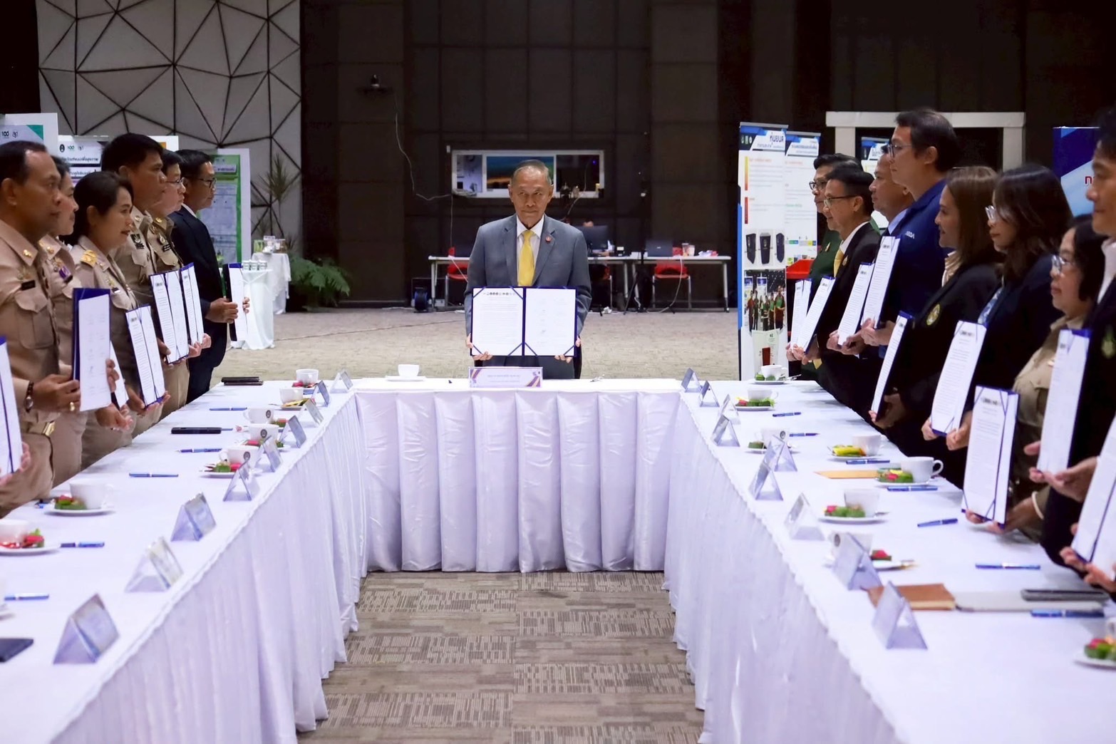 🎯 พช.ราชบุรี  เข้าร่วมพิธีลงนามบันทึกข้อตกลงความร่วมมือว่าด้วยการดำเนินการวิจัย ภายใต้แผนงานวิจัย RAINS for LCP Food Valley