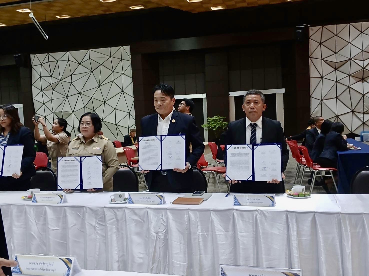 🎯 พช.ราชบุรี  เข้าร่วมพิธีลงนามบันทึกข้อตกลงความร่วมมือว่าด้วยการดำเนินการวิจัย ภายใต้แผนงานวิจัย RAINS for LCP Food Valley