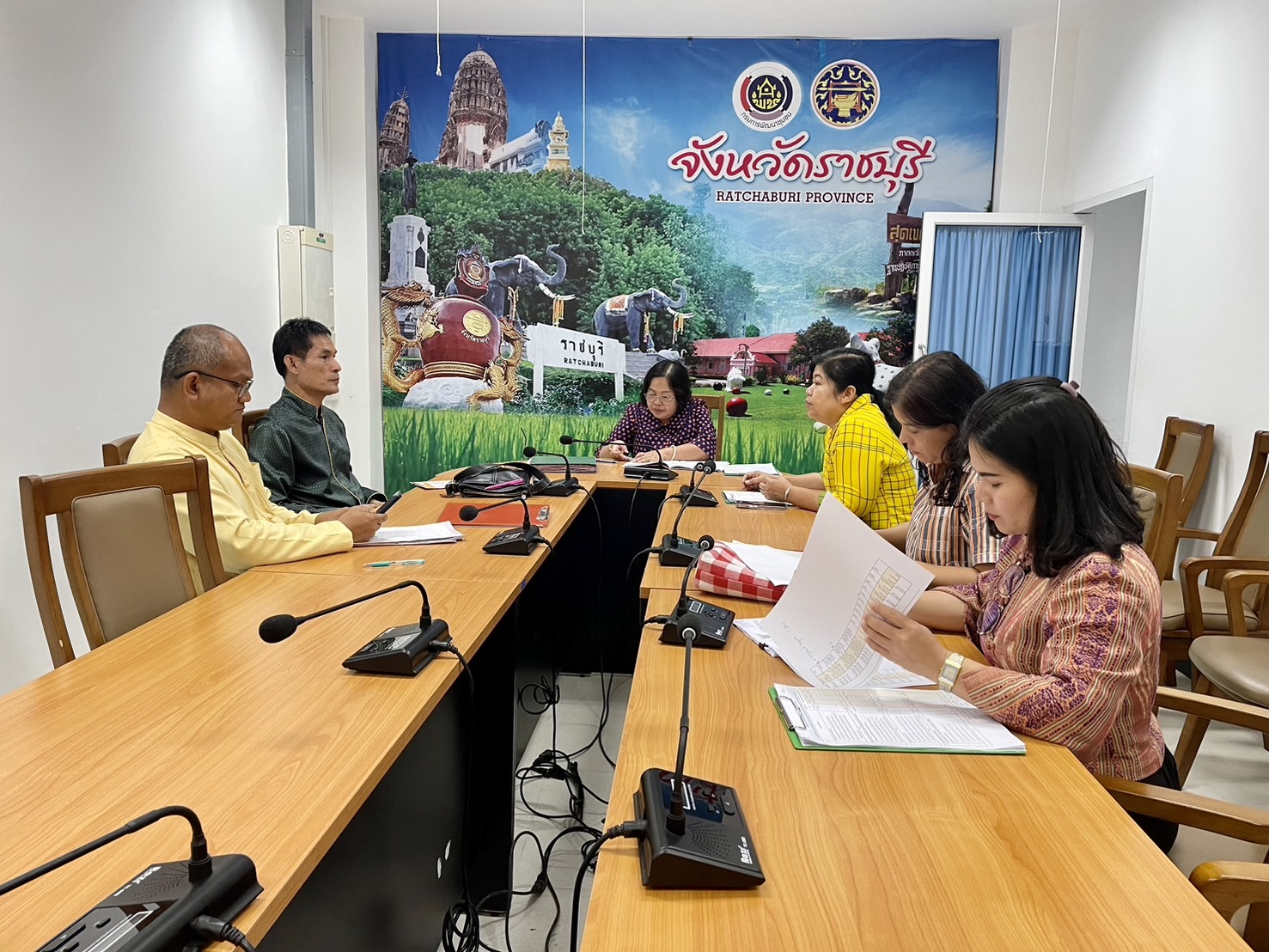 📣 พช.ราชบุรี ประชุมคัดเลือกคนกองทุนพัฒนาบทบาทสตรีดีเด่นระดับจังหวัด ตามโครงการเชิดชูเกียรติคนกองทุนพัฒนาบทบาทสตรี ประจำปี 2568 รอบชิงชนะเลิศ