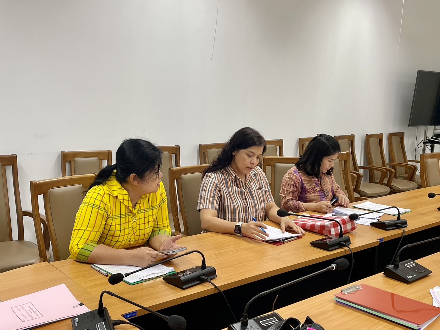 📣 พช.ราชบุรี ประชุมคัดเลือกคนกองทุนพัฒนาบทบาทสตรีดีเด่นระดับจังหวัด ตามโครงการเชิดชูเกียรติคนกองทุนพัฒนาบทบาทสตรี ประจำปี 2568 รอบชิงชนะเลิศ