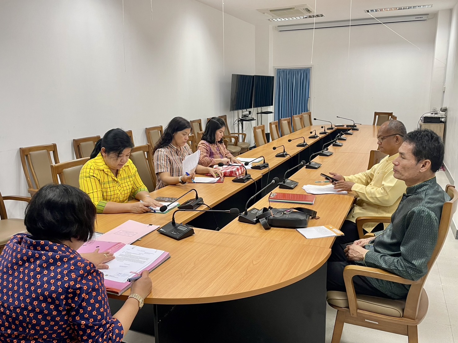 📣 พช.ราชบุรี ประชุมคัดเลือกคนกองทุนพัฒนาบทบาทสตรีดีเด่นระดับจังหวัด ตามโครงการเชิดชูเกียรติคนกองทุนพัฒนาบทบาทสตรี ประจำปี 2568 รอบชิงชนะเลิศ
