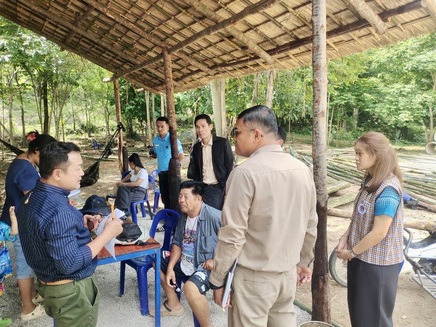 📣 พช.ราชบุรี ลงพื้นที่ติดตามการดำเนินงานหมู่บ้านเศรษฐกิจพอเพียง ตามโครงการส่งเสริม “ทางนี้มีผล ผู้คนรักกัน”