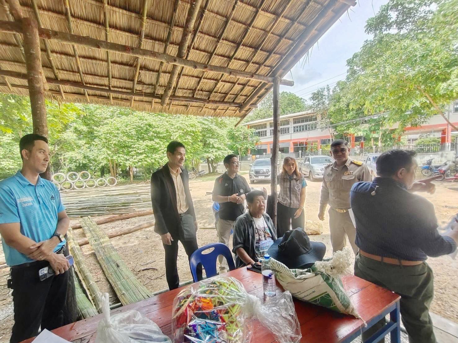 📣 พช.ราชบุรี ลงพื้นที่ติดตามการดำเนินงานหมู่บ้านเศรษฐกิจพอเพียง ตามโครงการส่งเสริม “ทางนี้มีผล ผู้คนรักกัน”