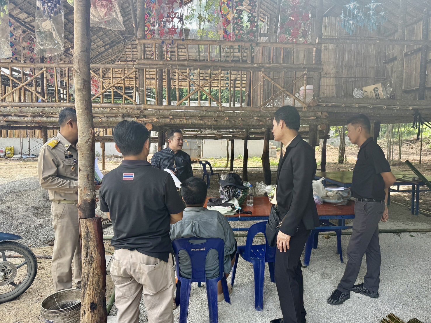 📣 พช.ราชบุรี ลงพื้นที่ติดตามการดำเนินงานหมู่บ้านเศรษฐกิจพอเพียง ตามโครงการส่งเสริม “ทางนี้มีผล ผู้คนรักกัน”