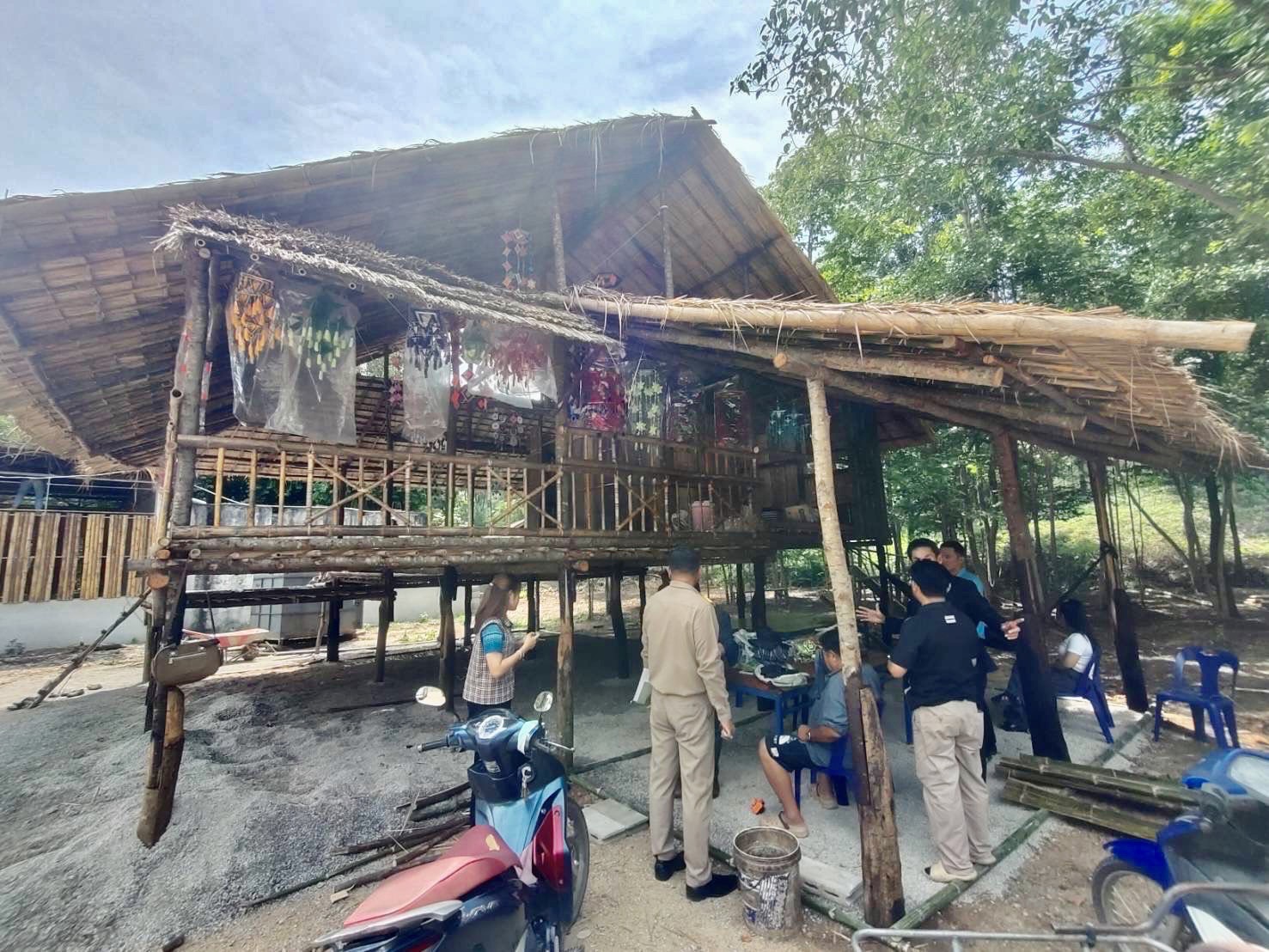 📣 พช.ราชบุรี ลงพื้นที่ติดตามการดำเนินงานหมู่บ้านเศรษฐกิจพอเพียง ตามโครงการส่งเสริม “ทางนี้มีผล ผู้คนรักกัน”