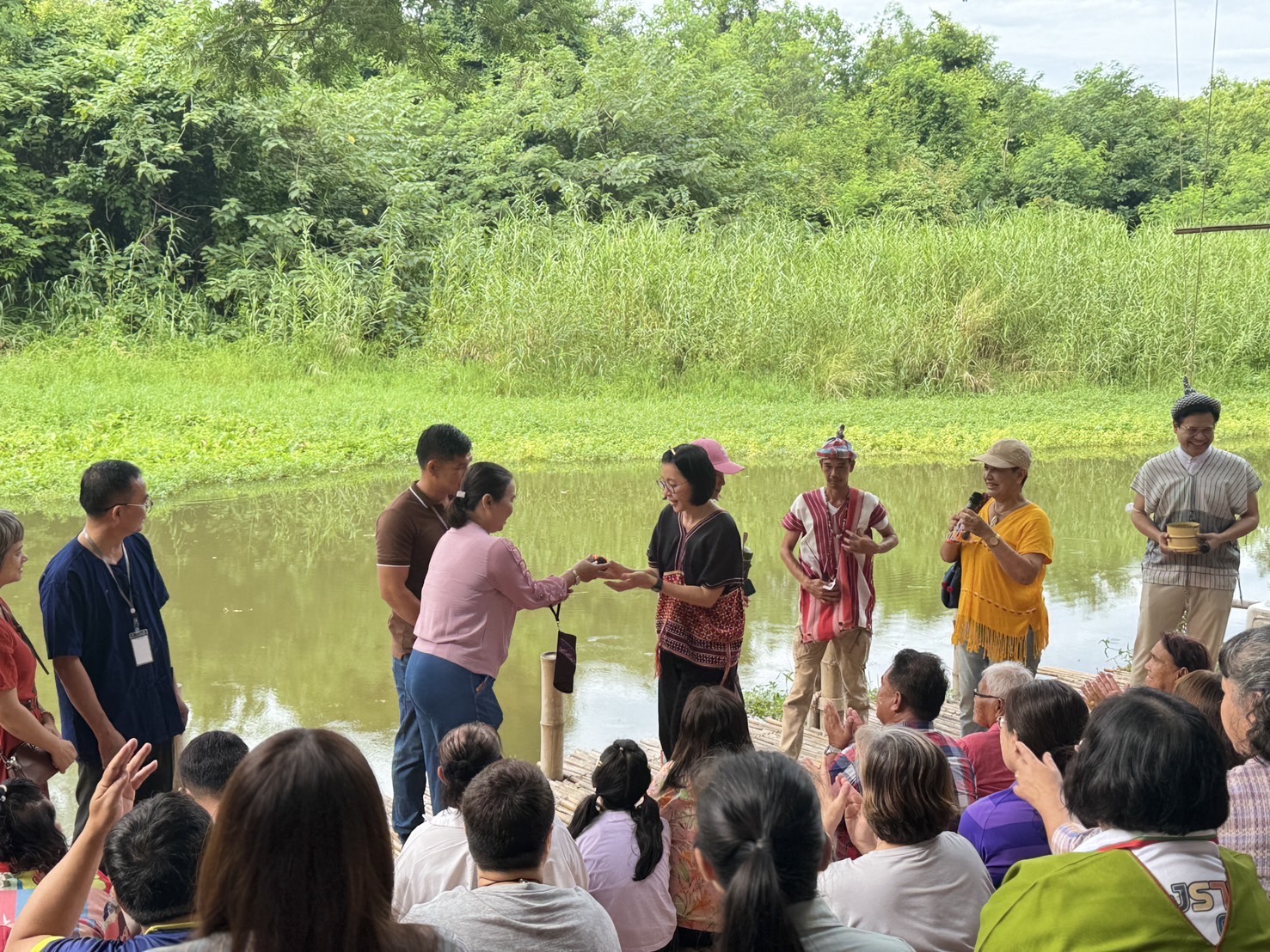 📣 พช.ราชบุรี ให้การต้อนรับคณะผู้แทนประเทศสมาชิกกรอบความร่วมมือแม่โขง-ล้านช้าง (กำพูชา/จีน/ลาว/เมียนมา/เวียดนาม/ไทย) ลงพื้นที่ศึกษาดูงาน