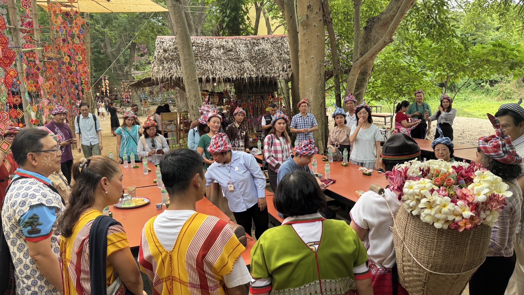 📣 พช.ราชบุรี ให้การต้อนรับคณะผู้แทนประเทศสมาชิกกรอบความร่วมมือแม่โขง-ล้านช้าง (กำพูชา/จีน/ลาว/เมียนมา/เวียดนาม/ไทย) ลงพื้นที่ศึกษาดูงาน