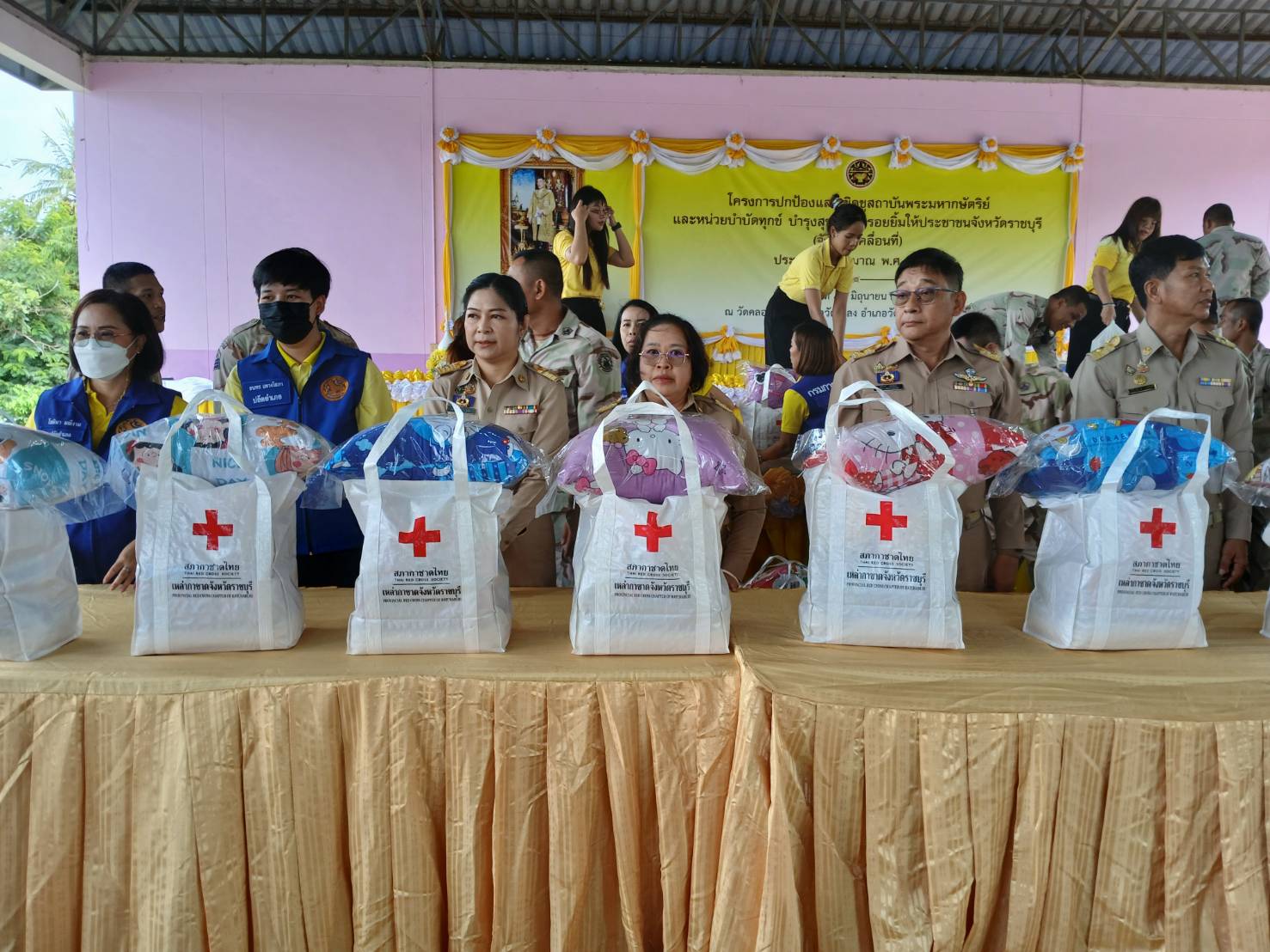 📣 พช.ราชบุรี ร่วมออกหน่วยให้บริการประชาชน ภายใต้โครงการ “ปกป้องและเชิดชูสถาบันพระมหากษัตริย์ และหน่วยบำบัดทุกข์ บำรุงสุข สร้างรอยยิ้มให้ประชาชนจังหวัดราชบุรี ประจำปีงบประมาณ พ.ศ. 2568