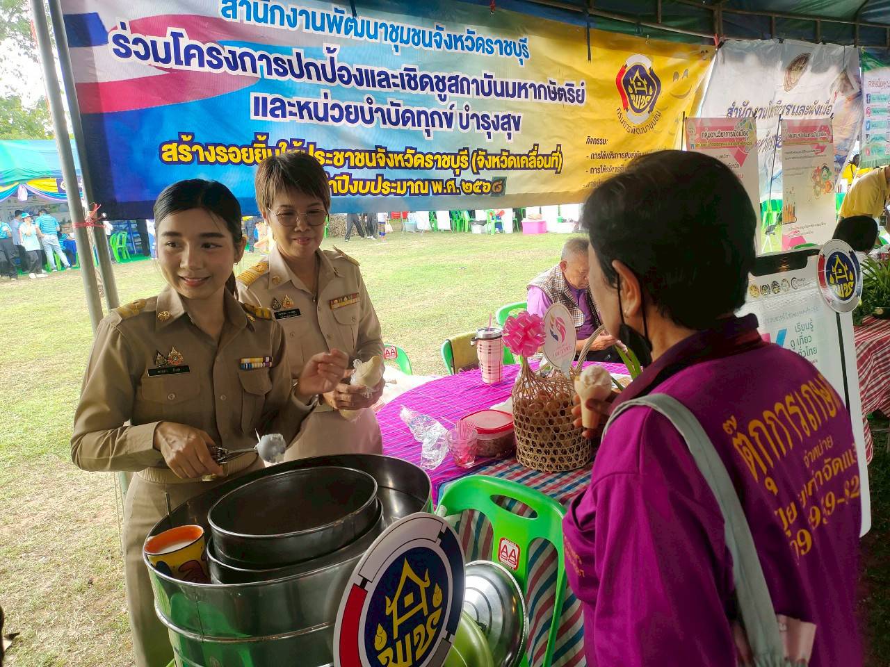 📣 พช.ราชบุรี ร่วมออกหน่วยให้บริการประชาชน ภายใต้โครงการ “ปกป้องและเชิดชูสถาบันพระมหากษัตริย์ และหน่วยบำบัดทุกข์ บำรุงสุข สร้างรอยยิ้มให้ประชาชนจังหวัดราชบุรี ประจำปีงบประมาณ พ.ศ. 2568