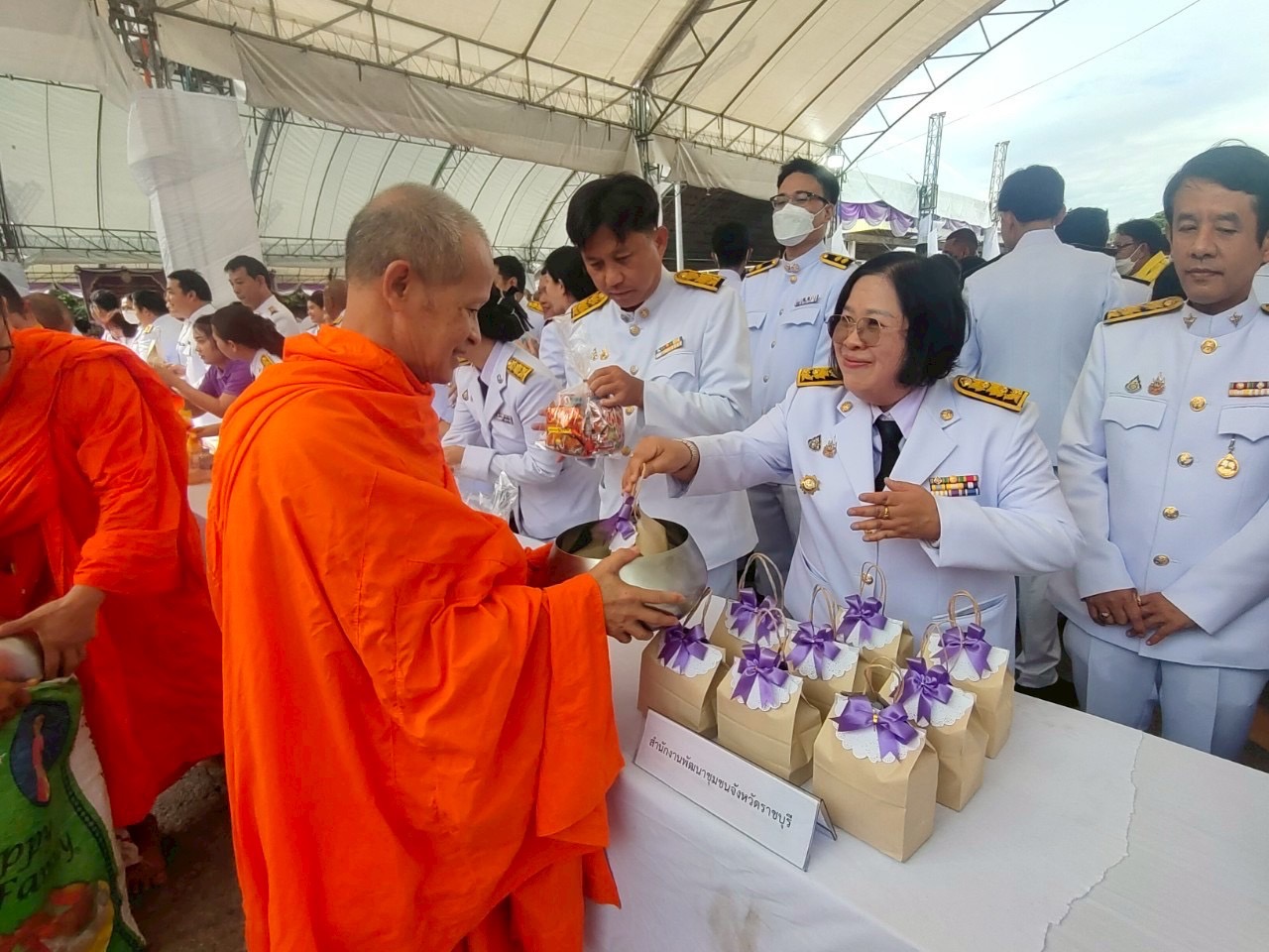 🎯พช.ราชบุรี เข้าร่วมพิธีทำบุญตักบาตรเพื่อถวายเป็นพระราชกุศล เนื่องในโอกาสวันเฉลิมพระชนมพรรษา สมเด็จพระนางเจ้าฯ พระบรมราชินี 3 มิถุนายน 2568