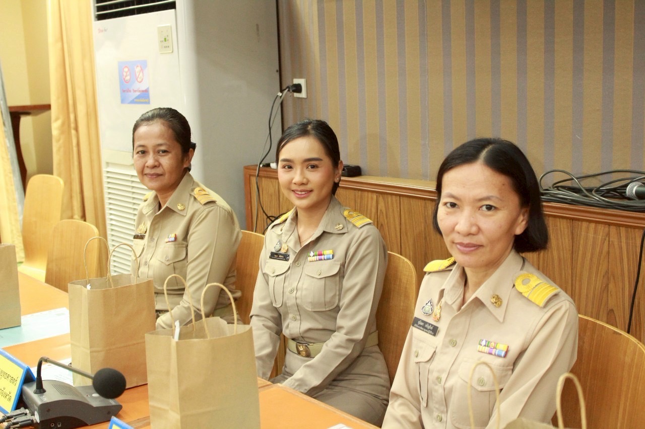 📣 พช.ราชบุรีมอบใบประกาศนียบัตรให้แก่คนกองทุนพัฒนาบทบาทสตรีดีเด่นระดับจังหวัด ประจำปี 2568