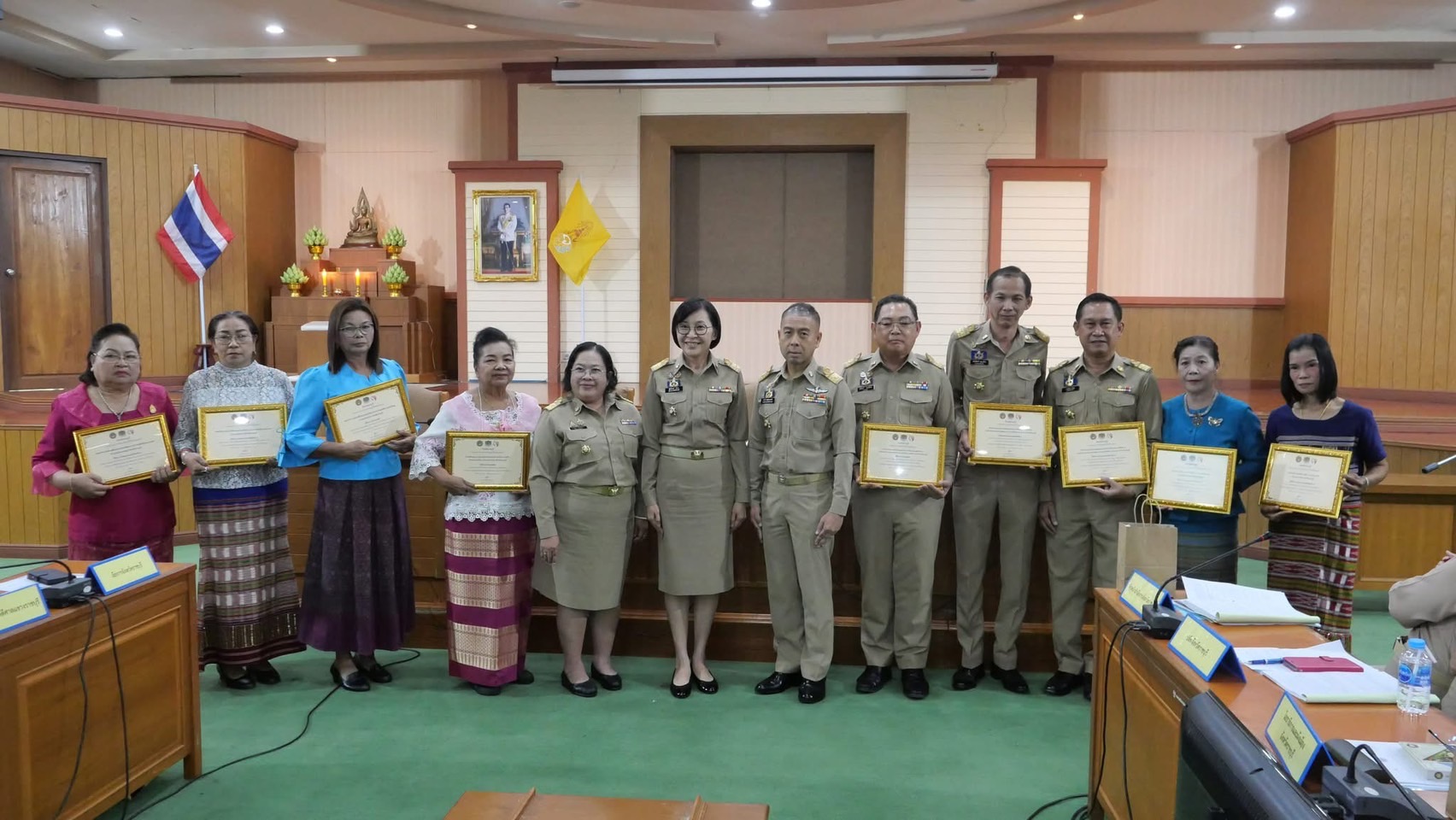 📣 พช.ราชบุรีมอบใบประกาศนียบัตรให้แก่คนกองทุนพัฒนาบทบาทสตรีดีเด่นระดับจังหวัด ประจำปี 2568