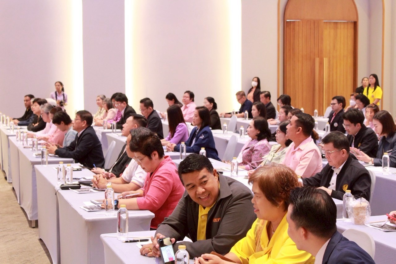 📣 พช.ราชบุรี เข้าร่วมโครงการ “แนวโน้มเศรษฐกิจไทย ปี 2568 สู่ทิศทางการพัฒนาขับเคลื่อนทางเศรษฐกิจของจังหวัดราชบุรี”