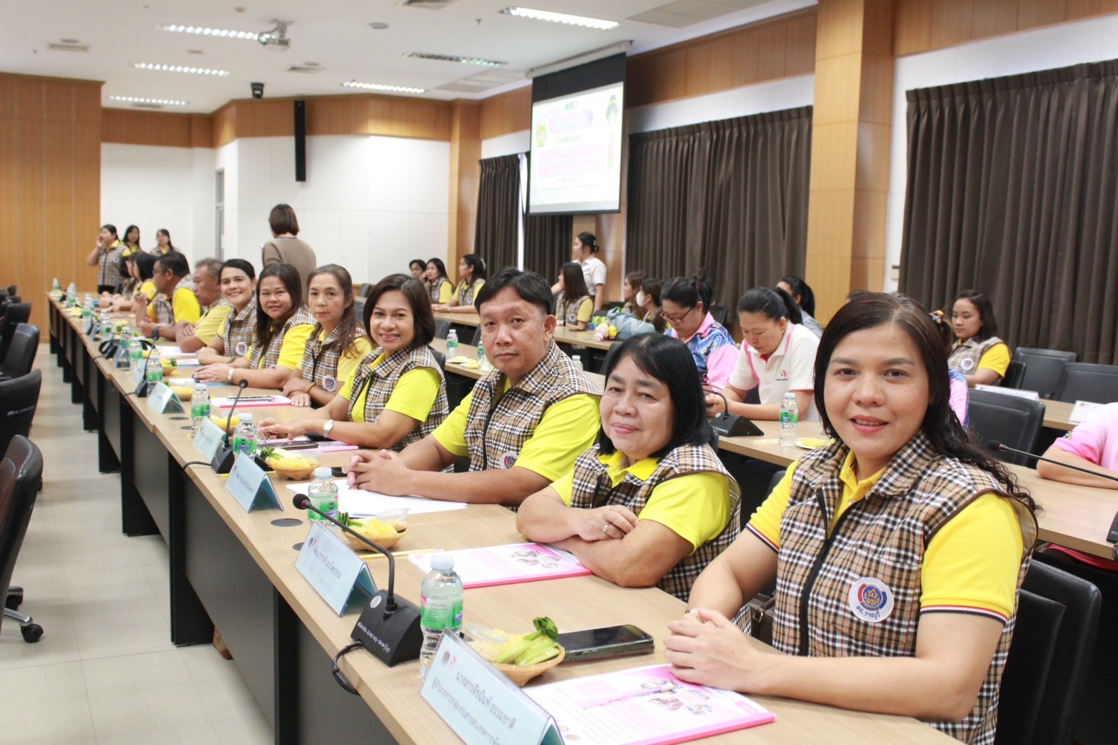 📣 พช.ราชบุรี เข้ารับการพิจารณาคัดเลือกคนกองทุนพัฒนาบทบาทสตรีดีเด่นระดับศูนย์ศึกษาและพัฒนาชุมชน โครงการเชิดชูเกียรติคนกองทุนพัฒนาบทบาทสตรี ประจำปี 2568