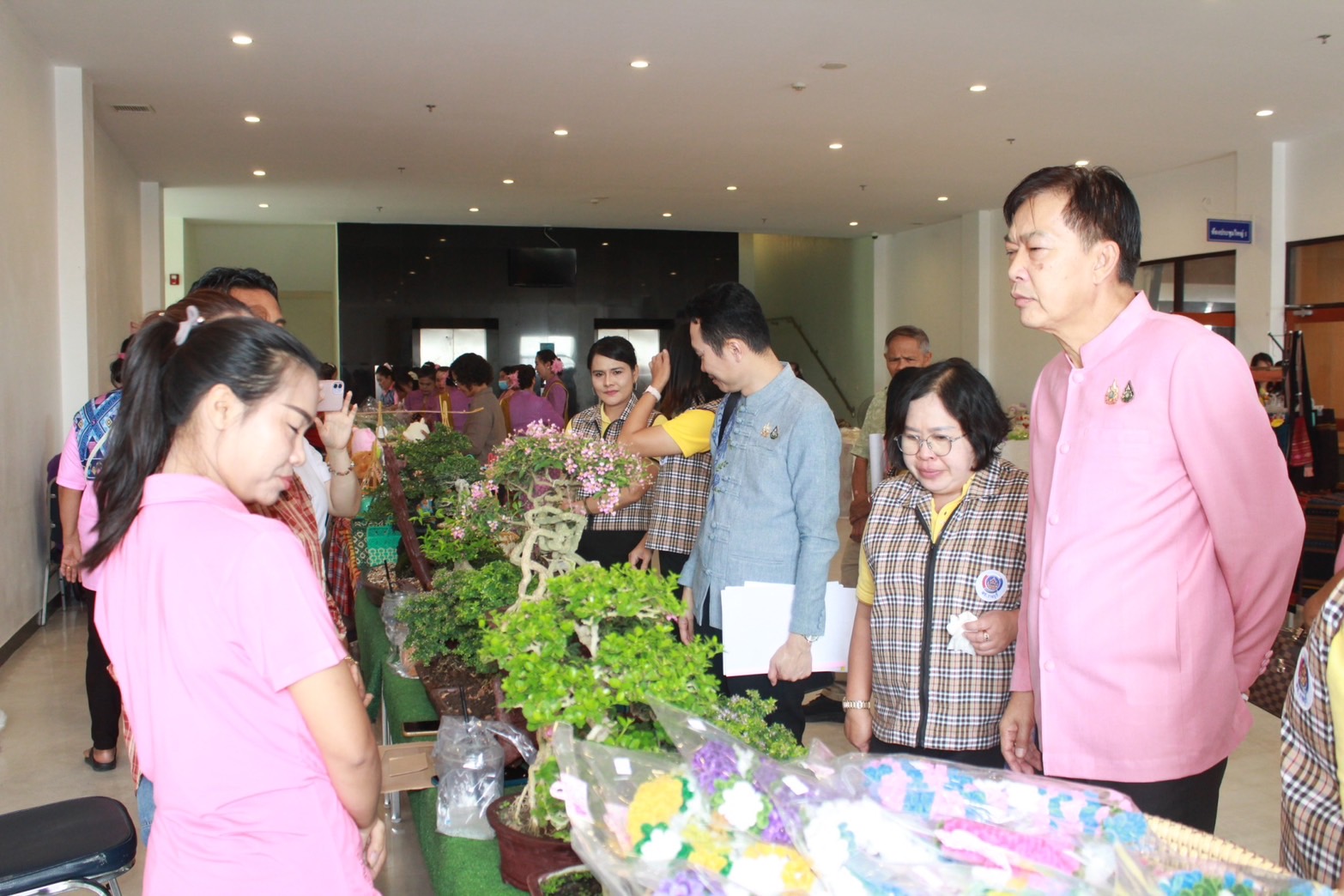 📣 พช.ราชบุรี เข้ารับการพิจารณาคัดเลือกคนกองทุนพัฒนาบทบาทสตรีดีเด่นระดับศูนย์ศึกษาและพัฒนาชุมชน โครงการเชิดชูเกียรติคนกองทุนพัฒนาบทบาทสตรี ประจำปี 2568