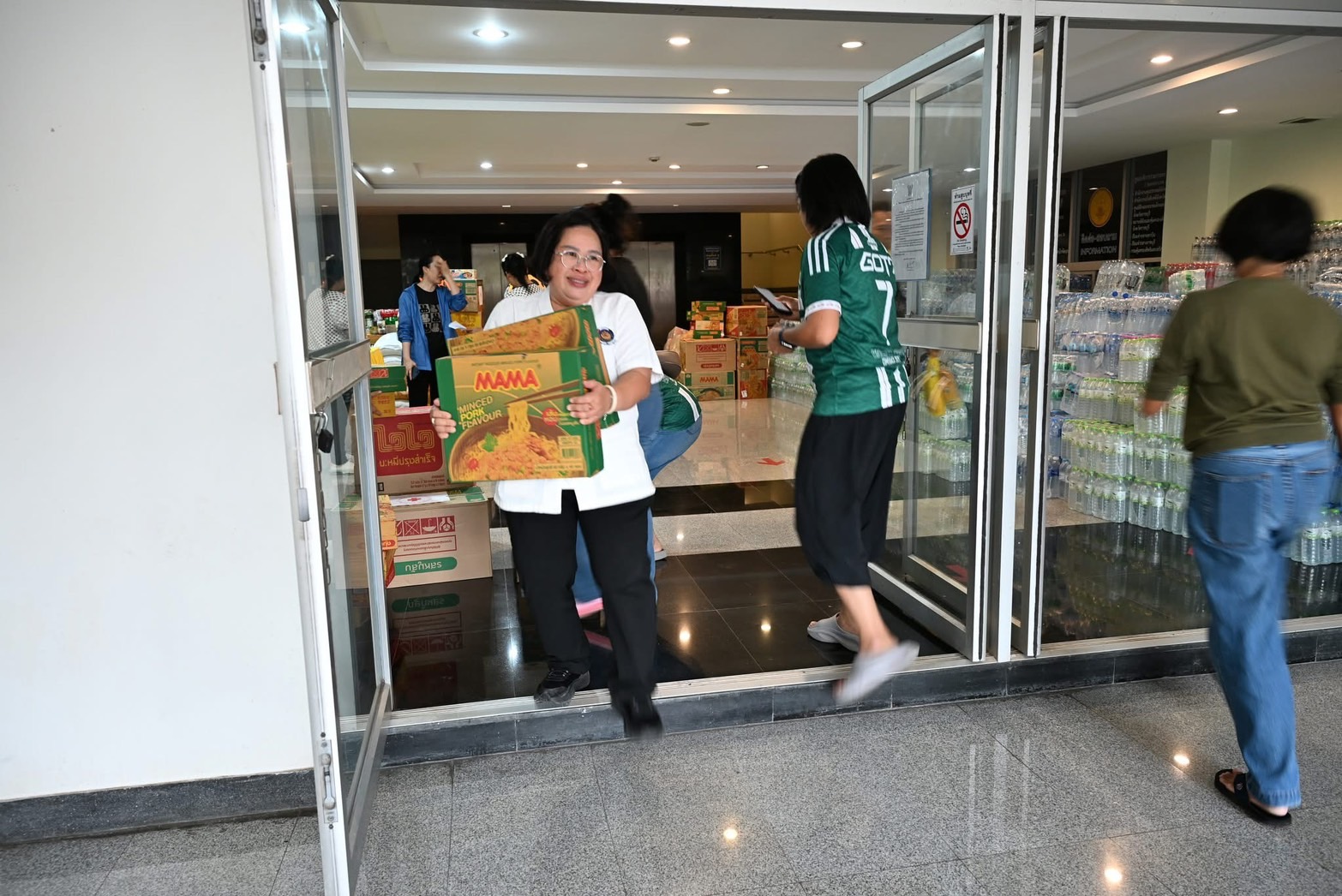 📣 พช.ราชบุรี ร่วมส่งสิ่งของบรรเทาทุกข์ ช่วยผู้ประสบเหตุปะทะชายแดนไทย-กัมพูชา