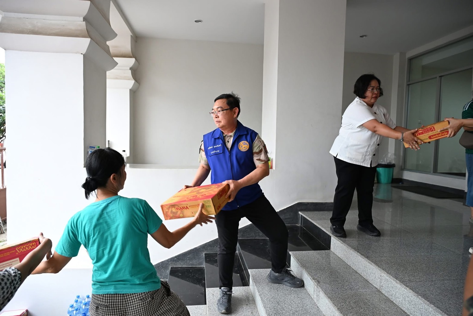 📣 พช.ราชบุรี ร่วมส่งสิ่งของบรรเทาทุกข์ ช่วยผู้ประสบเหตุปะทะชายแดนไทย-กัมพูชา