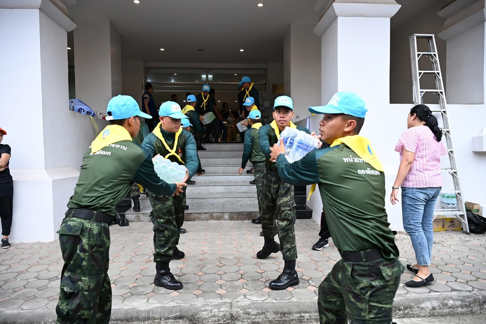 📣 พช.ราชบุรี ร่วมส่งสิ่งของบรรเทาทุกข์ ช่วยผู้ประสบเหตุปะทะชายแดนไทย-กัมพูชา