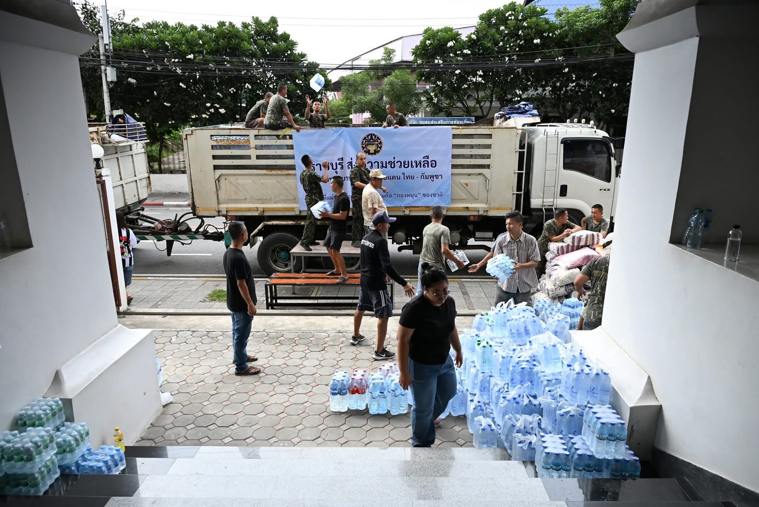 📣 พช.ราชบุรี ร่วมส่งสิ่งของบรรเทาทุกข์ ช่วยผู้ประสบเหตุปะทะชายแดนไทย-กัมพูชา