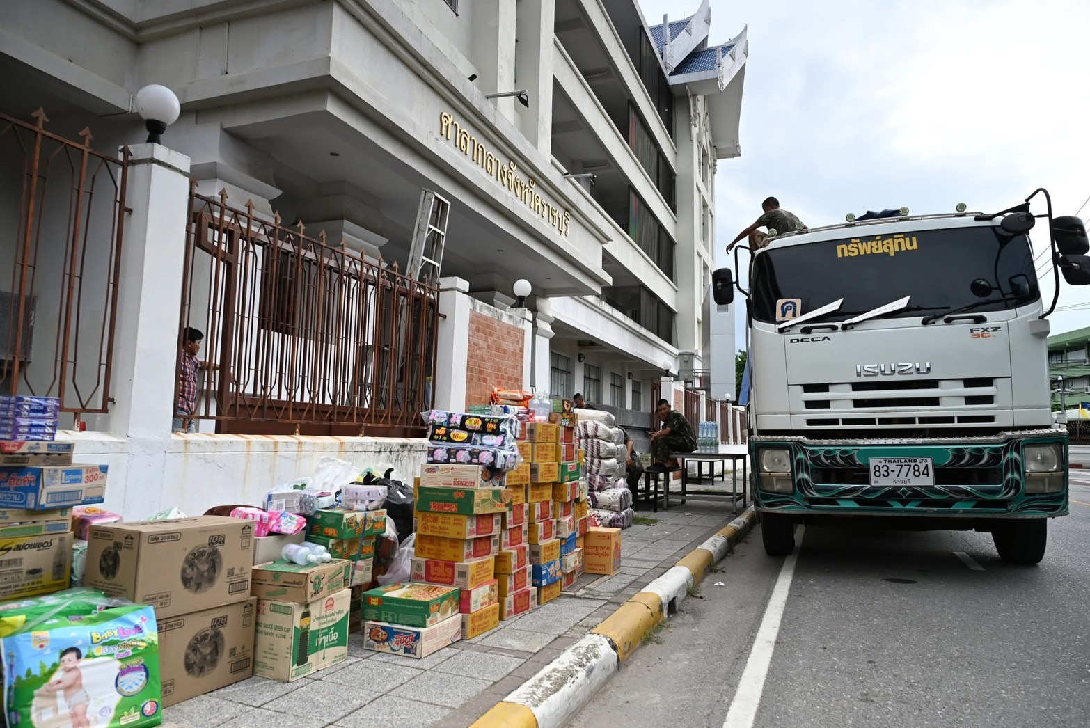 📣 พช.ราชบุรี ร่วมส่งสิ่งของบรรเทาทุกข์ ช่วยผู้ประสบเหตุปะทะชายแดนไทย-กัมพูชา