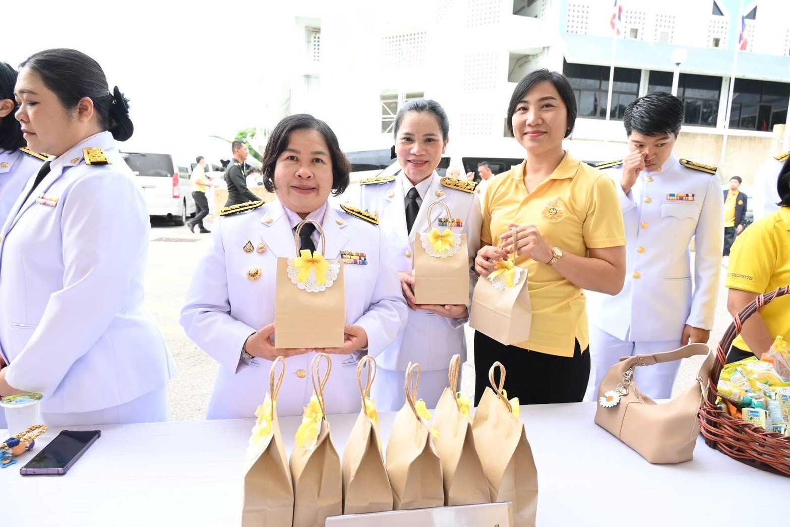 📣 พช.ราชบุรี ร่วมพิธีเจริญพระพุทธมนต์และทำบุญตักบาตรถวายพระราชกุศล เนื่องในโอกาสวันเฉลิมพระชนมพรรษาพระบาทสมเด็จพระเจ้าอยู่หัว 28 กรกฎาคม 2568