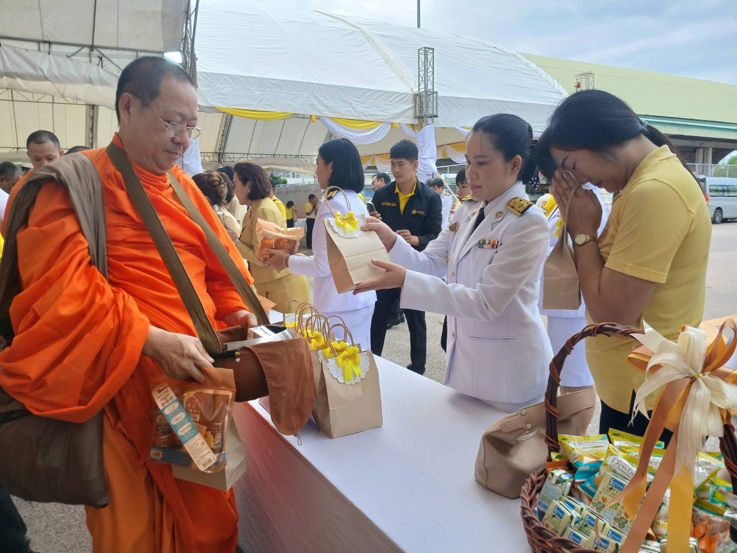 📣 พช.ราชบุรี ร่วมพิธีเจริญพระพุทธมนต์และทำบุญตักบาตรถวายพระราชกุศล เนื่องในโอกาสวันเฉลิมพระชนมพรรษาพระบาทสมเด็จพระเจ้าอยู่หัว 28 กรกฎาคม 2568