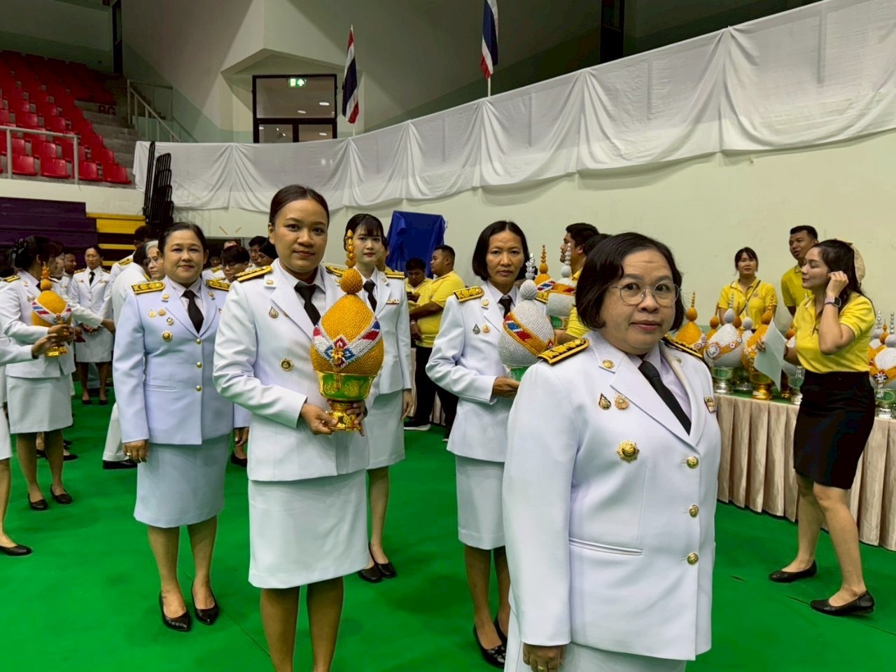 📣 พช.ราชบุรี ร่วมพิธีถวายเครื่องราชสักการะและวางพานพุ่ม และพิธีจุดเทียนถวายพระพรชัยมงคล