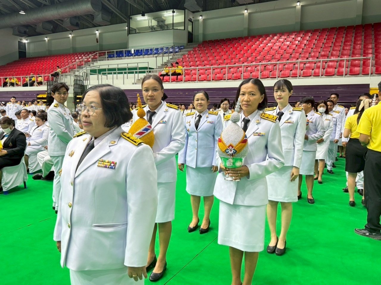 📣 พช.ราชบุรี ร่วมพิธีถวายเครื่องราชสักการะและวางพานพุ่ม และพิธีจุดเทียนถวายพระพรชัยมงคล