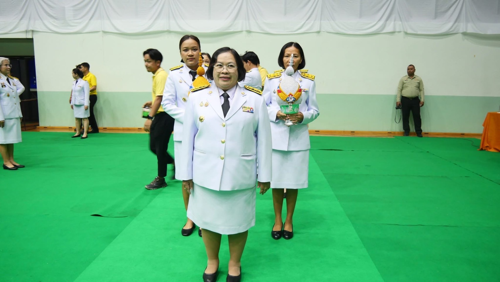 📣 พช.ราชบุรี ร่วมพิธีถวายเครื่องราชสักการะและวางพานพุ่ม และพิธีจุดเทียนถวายพระพรชัยมงคล