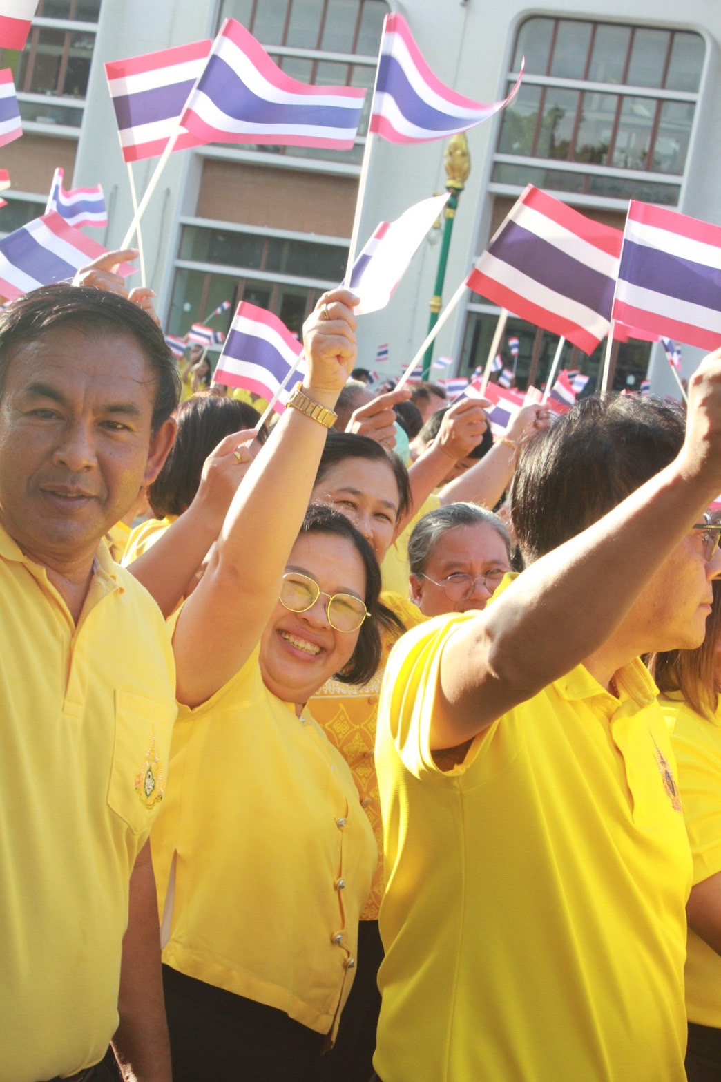 📣 พช.ราชบุรี ร่วมยืนตรงเคารพธงชาติ