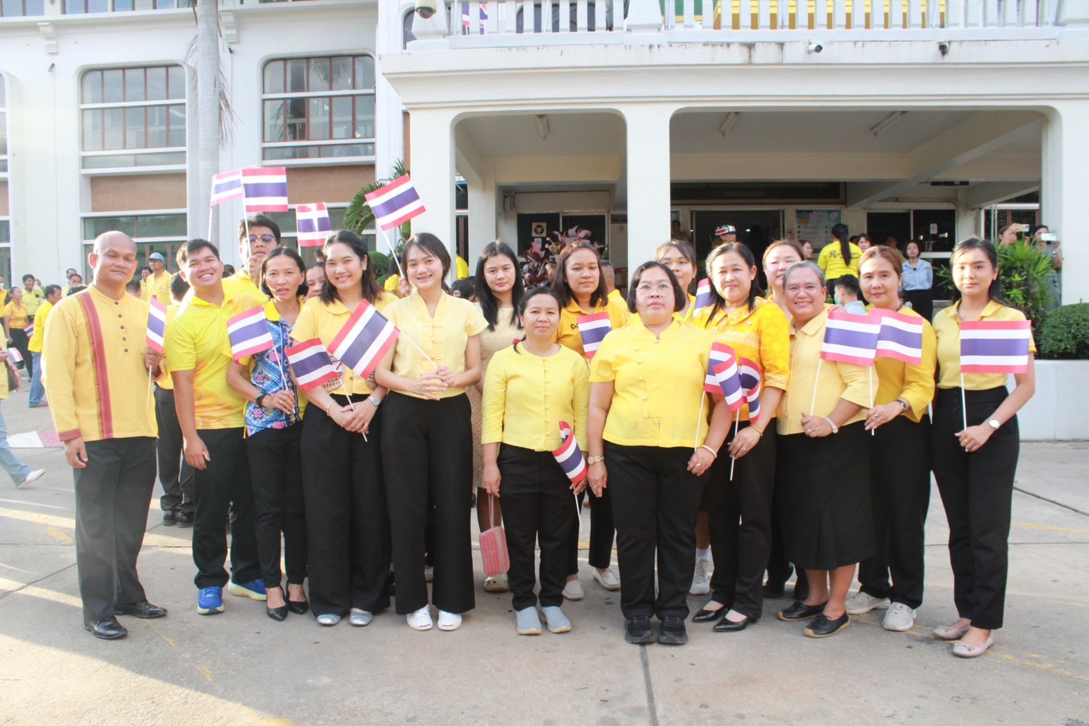 📣 พช.ราชบุรี ร่วมยืนตรงเคารพธงชาติ