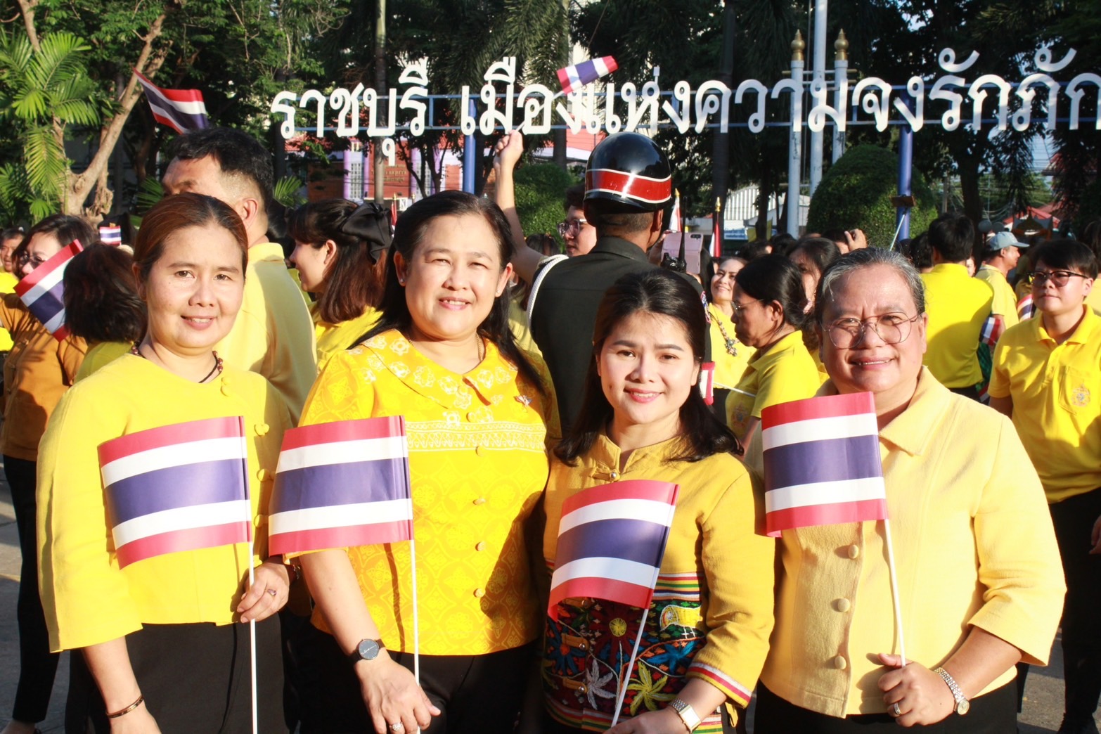 📣 พช.ราชบุรี ร่วมยืนตรงเคารพธงชาติ