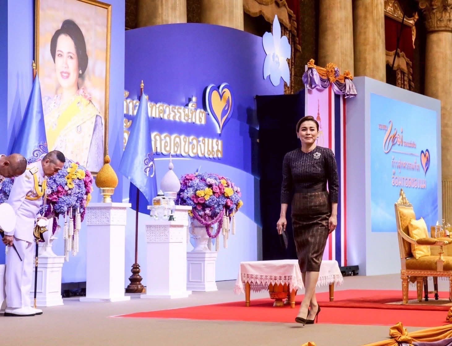 📣 พช.ราชบุรี ร่วมเฝ้ารับสมเด็จพระนางเจ้าฯ พระบรมราชินี ในโอกาส เสด็จเป็นองค์ประธานในงานมหกรรมกองทุนแม่ของแผ่นดิน ประจำปี 2568