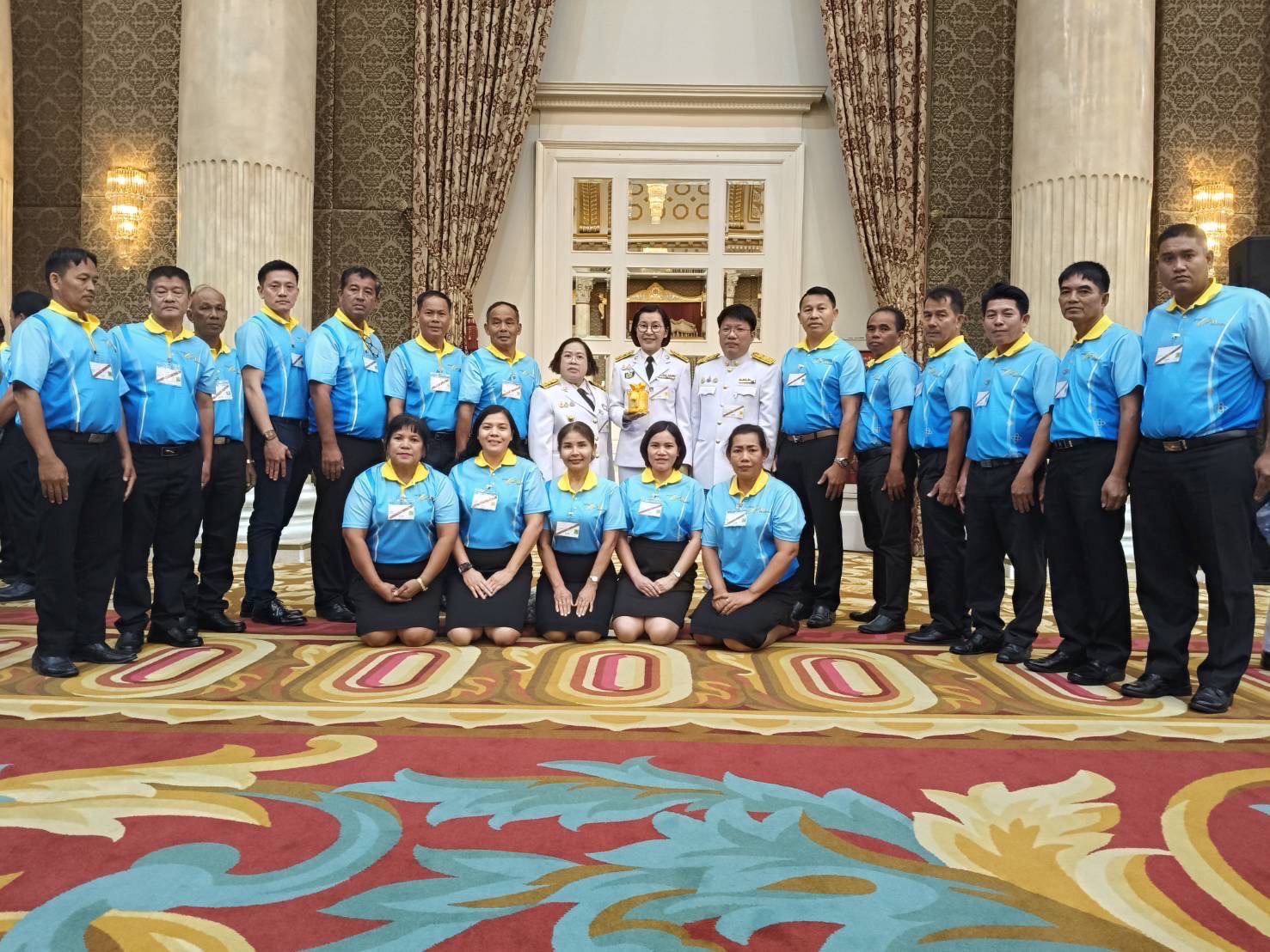 📣 พช.ราชบุรี ร่วมเฝ้ารับสมเด็จพระนางเจ้าฯ พระบรมราชินี ในโอกาส เสด็จเป็นองค์ประธานในงานมหกรรมกองทุนแม่ของแผ่นดิน ประจำปี 2568